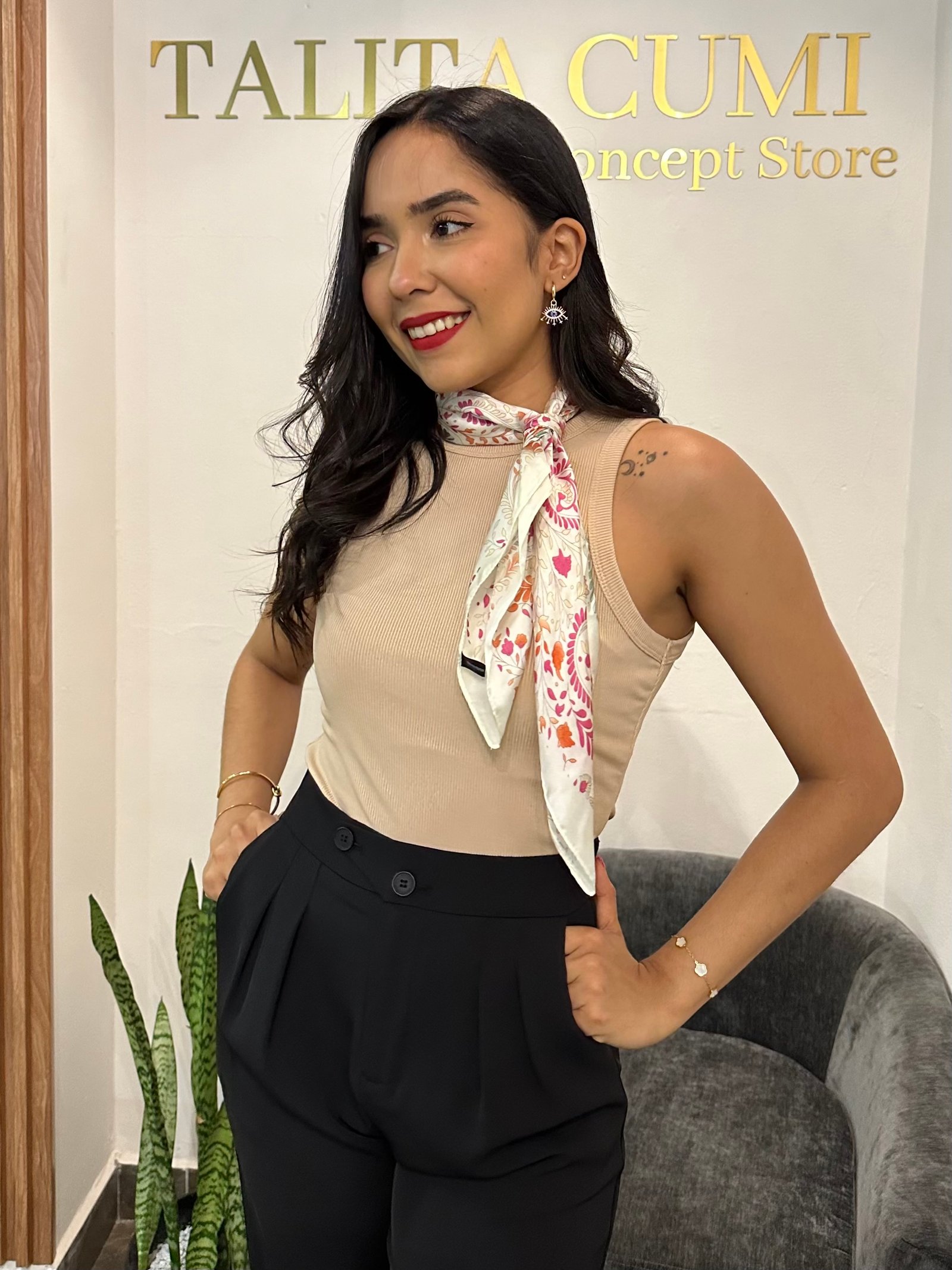 TOP BASIC HALTER SIN MANGAS