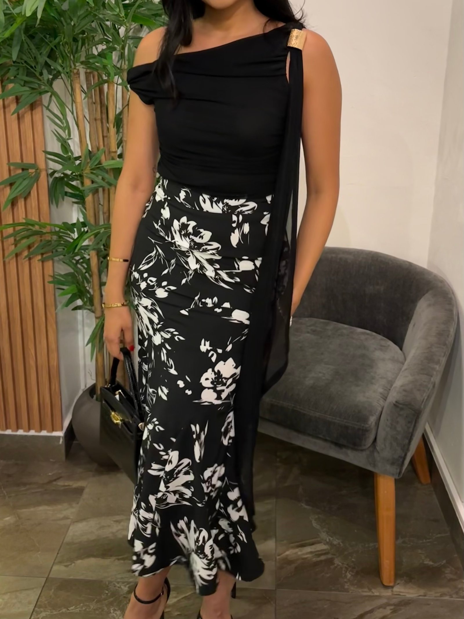 FALDA MIDI FLORAL BLANCO Y NEGRO