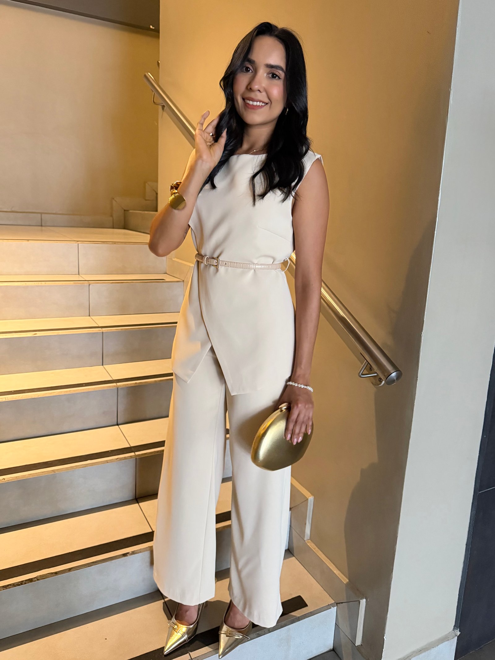 TRAJE BLUSA CON CINTURON Y PANTALON RECTO VB