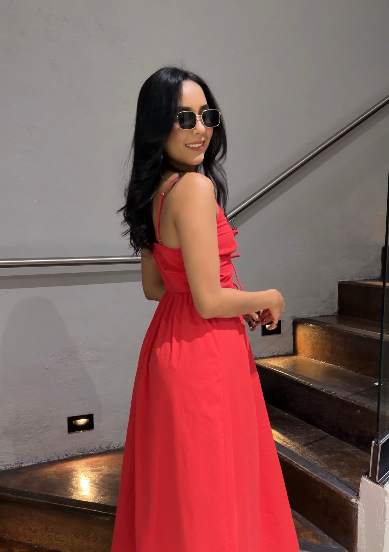 VESTIDO MAXI TIRANTE Y DETALLE CHONGUITO ROJO