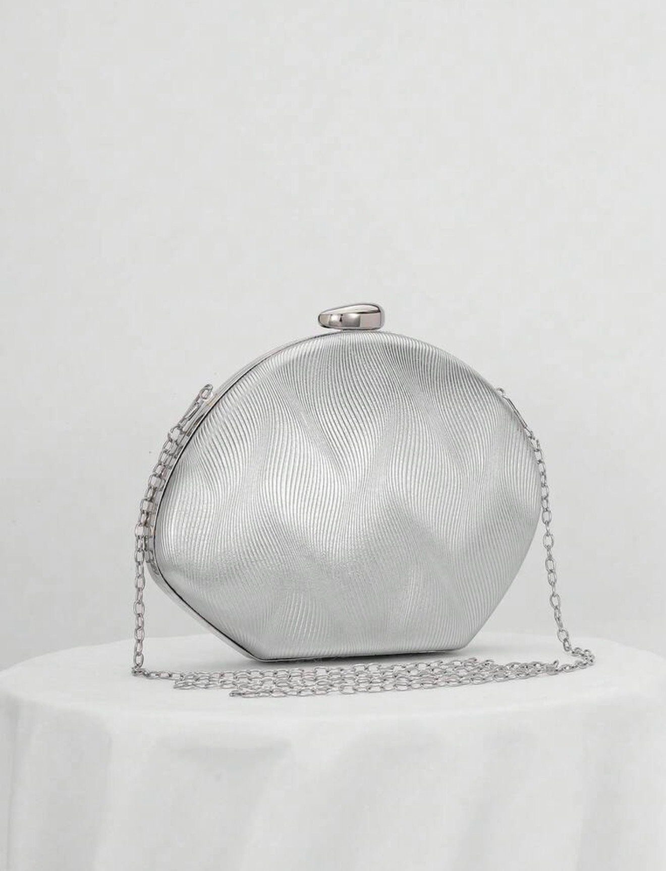 CLUTCH OVAL PLATEADO LINEAS