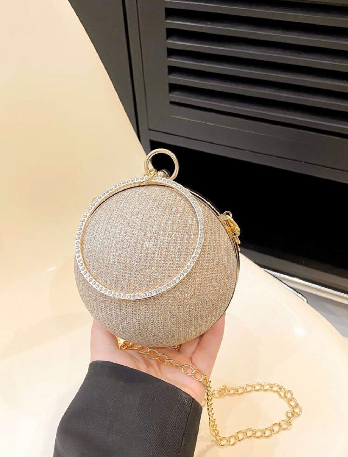 CLUTCH DORADA CIRCULAR