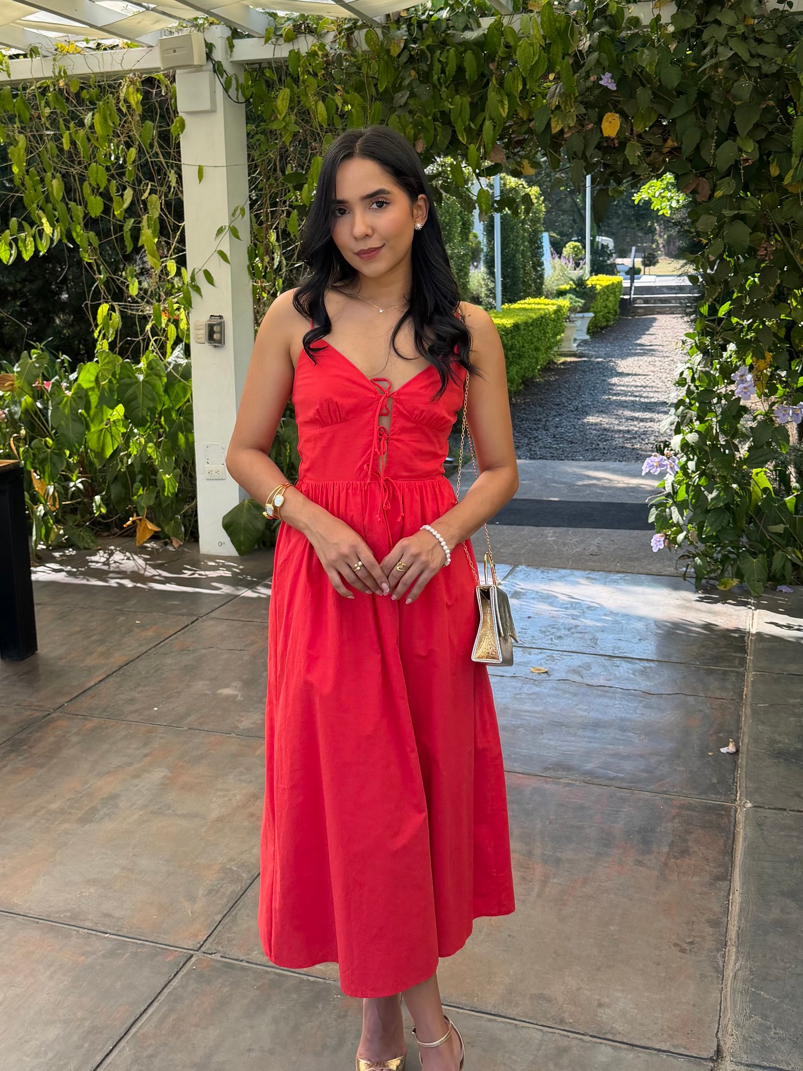 VESTIDO MAXI TIRANTE Y DETALLE CHONGUITO ROJO