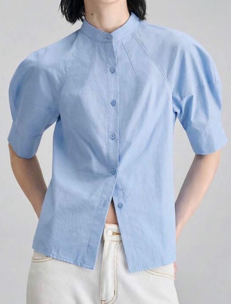 BLUSA MANGA CORTA BABY BLUE CUELLO CHINO
