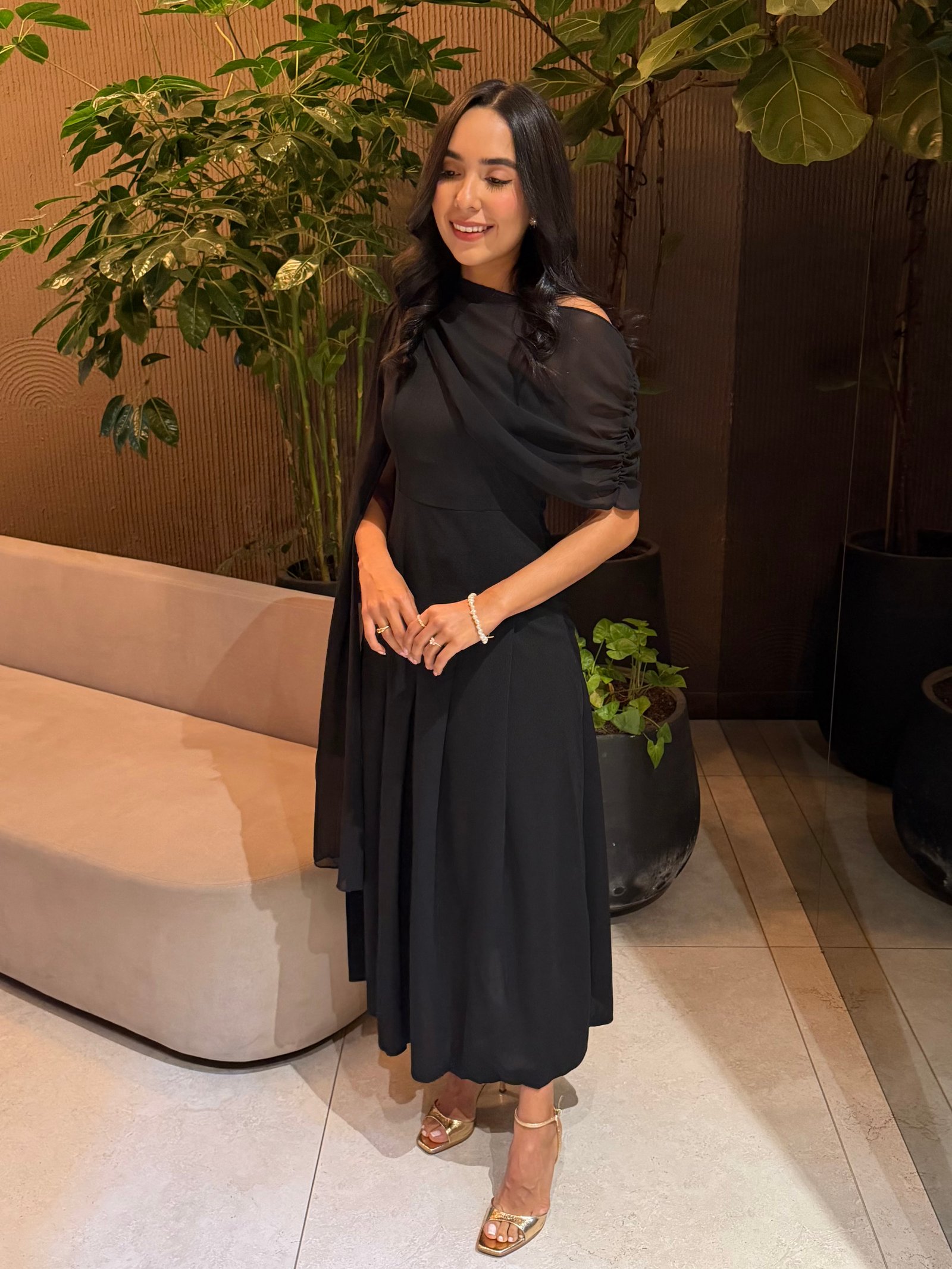 VESTIDO MAXI MESH ONE SHOULDER FALDA CON CAPA NEGRO