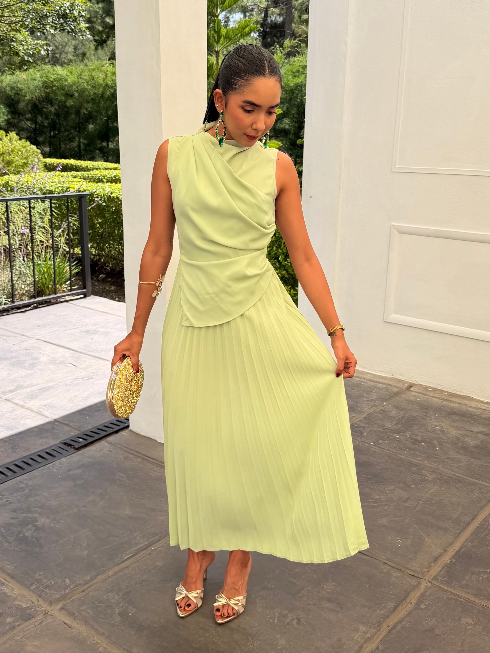 VESTIDO HALTER FALDA PLISADA AMARRAR