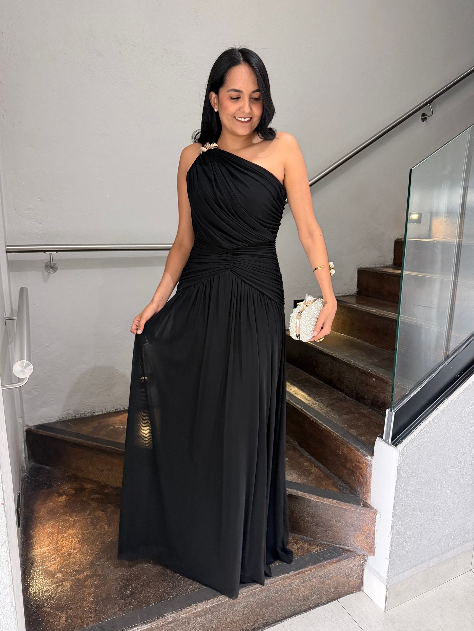 VESTIDO MAXI MESH NEGRO ONE SHOULDER CON FLOR DORADO PREMIUM
